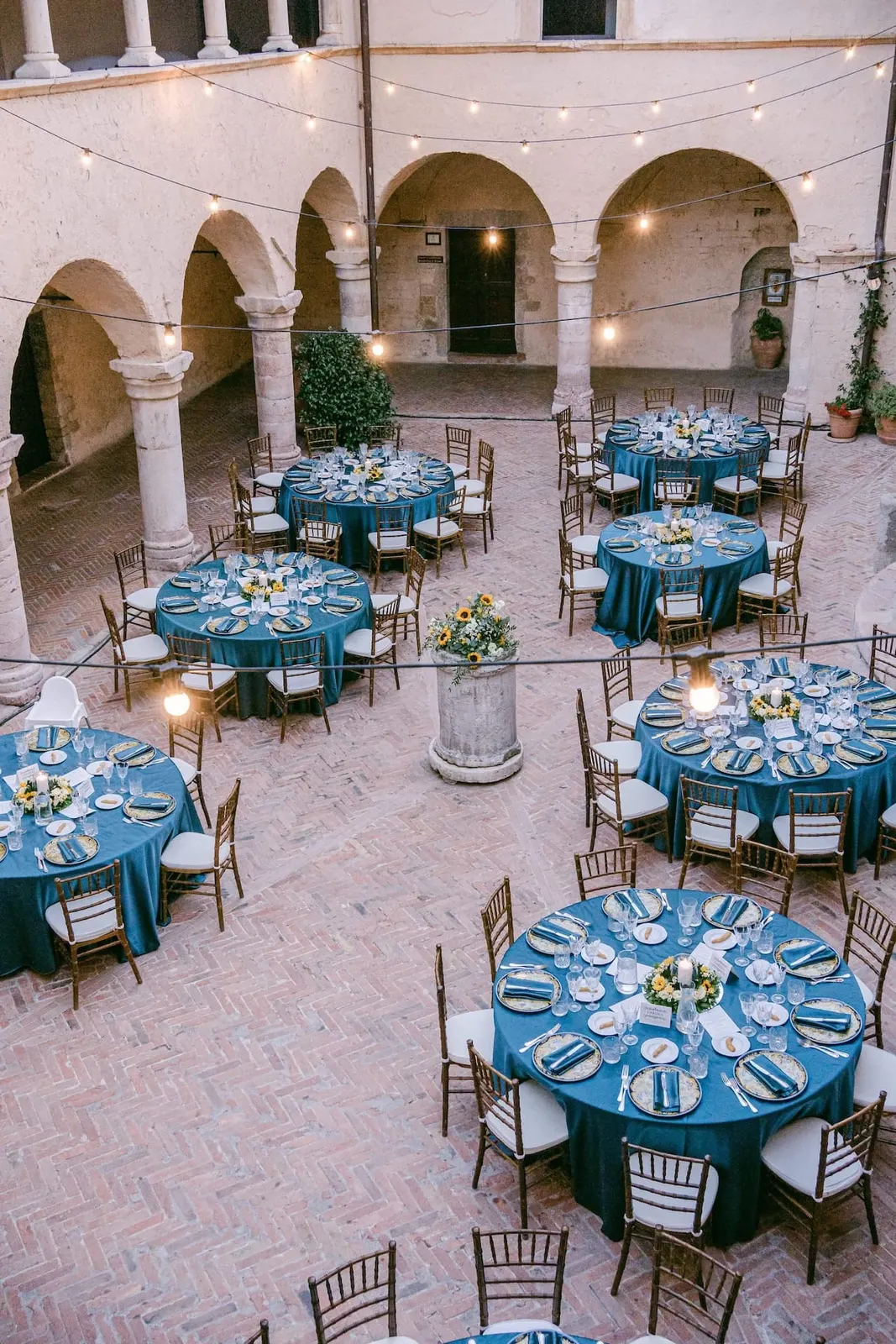 Reception table setup abbazia san pietro valle catering