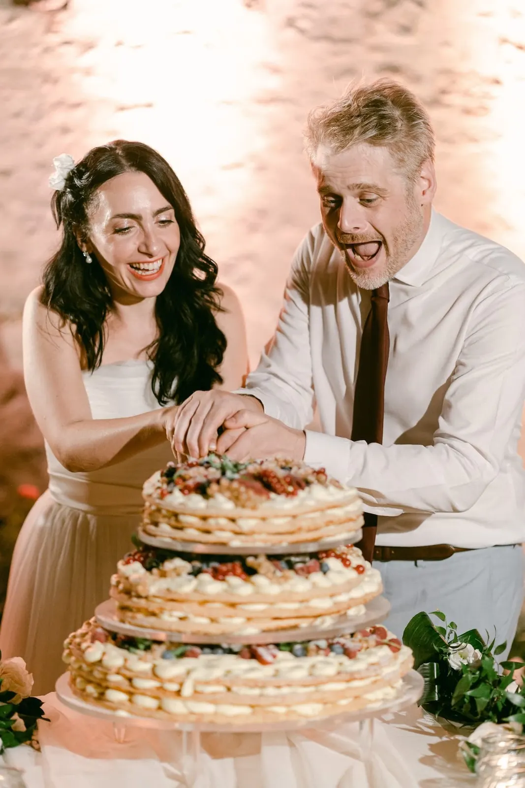 Wedding cake cutting abbazia san pietro valle